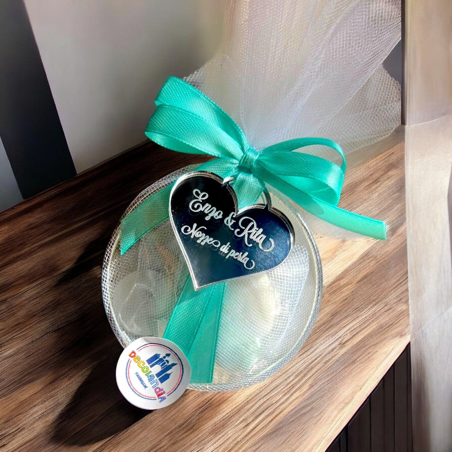 Cerchio metallico con tulle e confetti