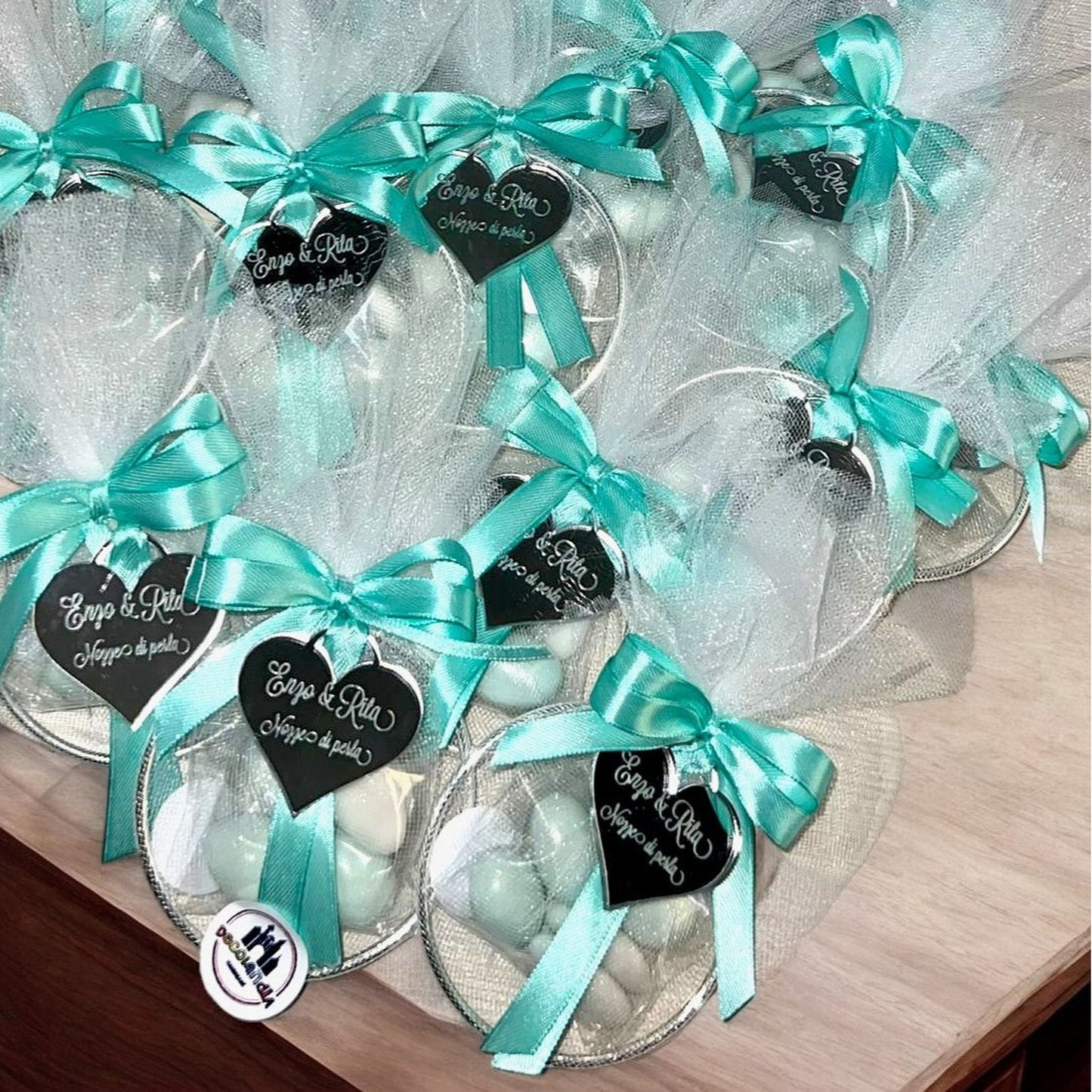 Cerchio metallico con tulle e confetti
