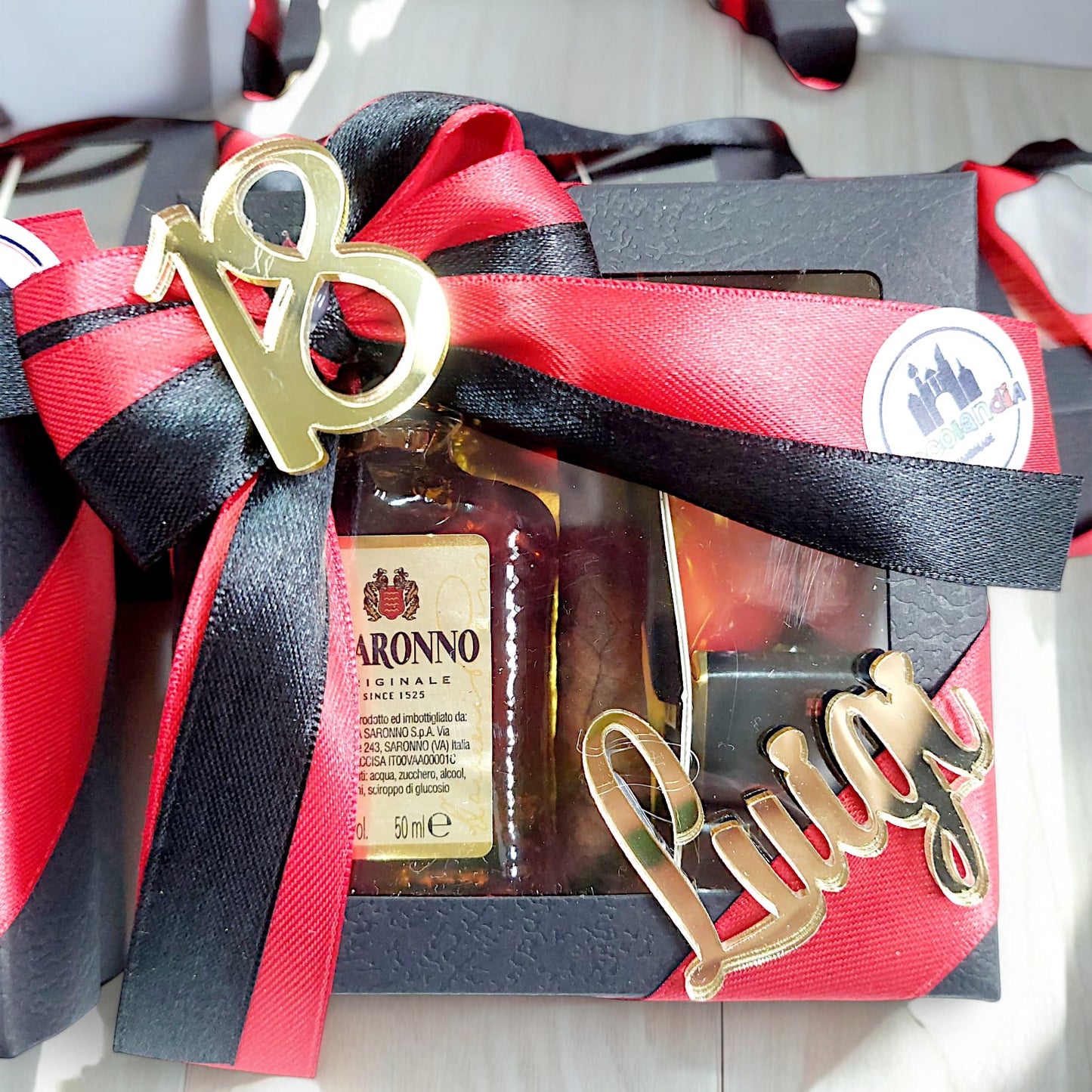 Bomboniera per festa 18 anni, scatola degustazione con confetti, cioccolatini e Disaronno mignon