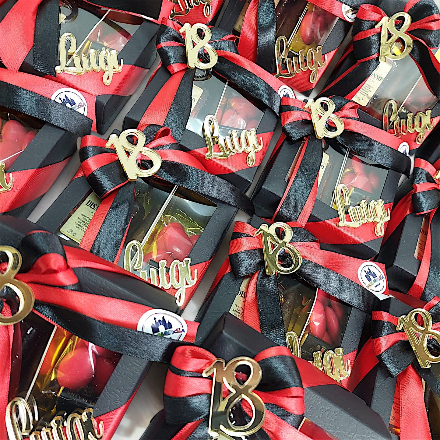 Bomboniera per festa 18 anni, scatola degustazione con confetti, cioccolatini e Disaronno mignon