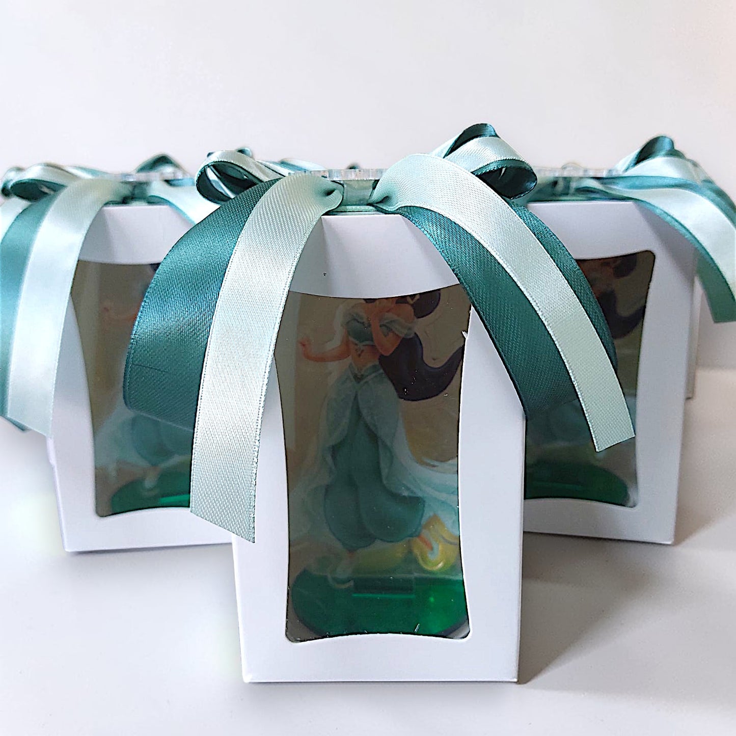 Birthday favor, customizable with an image of your favorite character