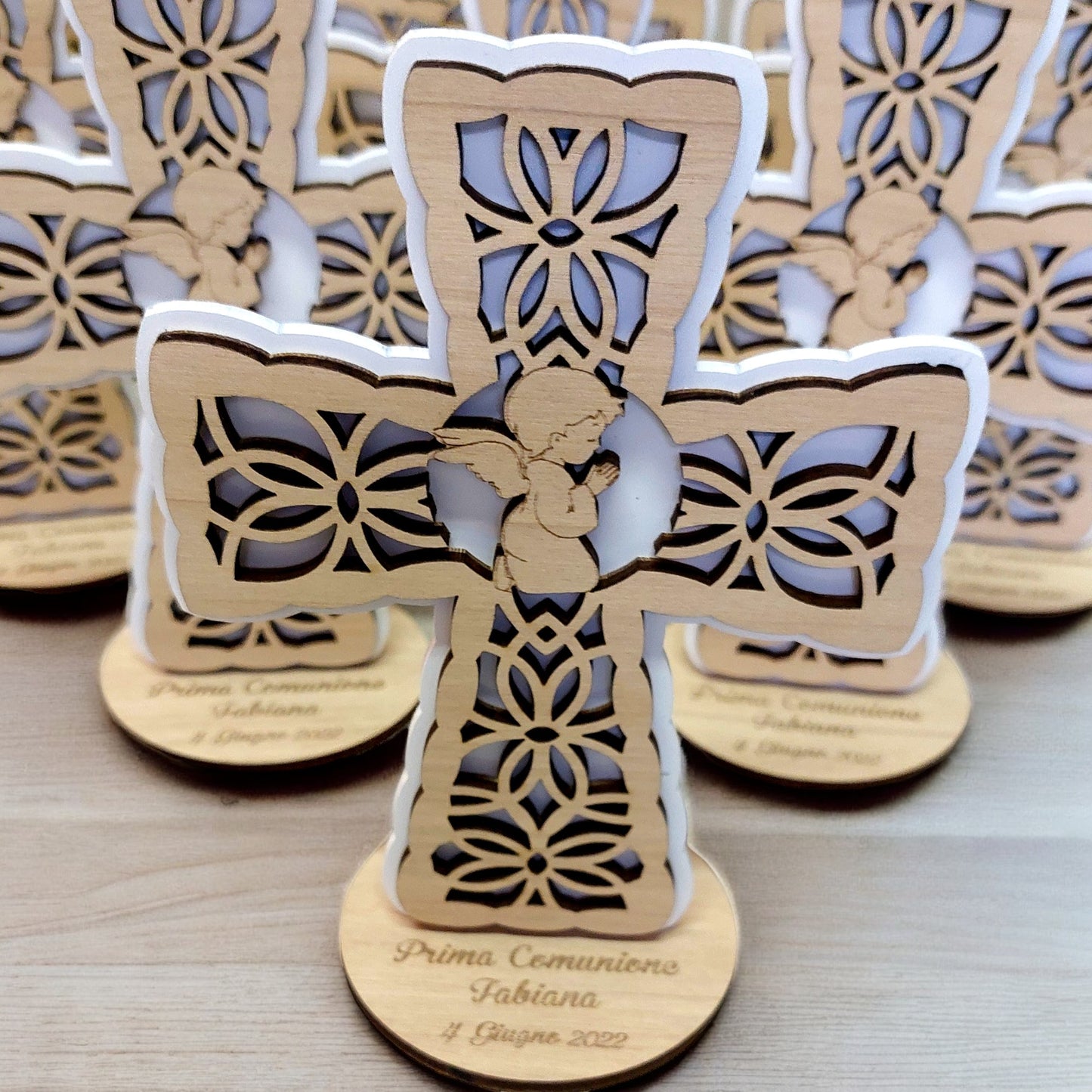 Croce in legno e plexiglass bianco