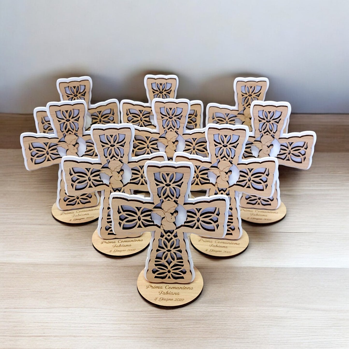 Croce in legno e plexiglass bianco