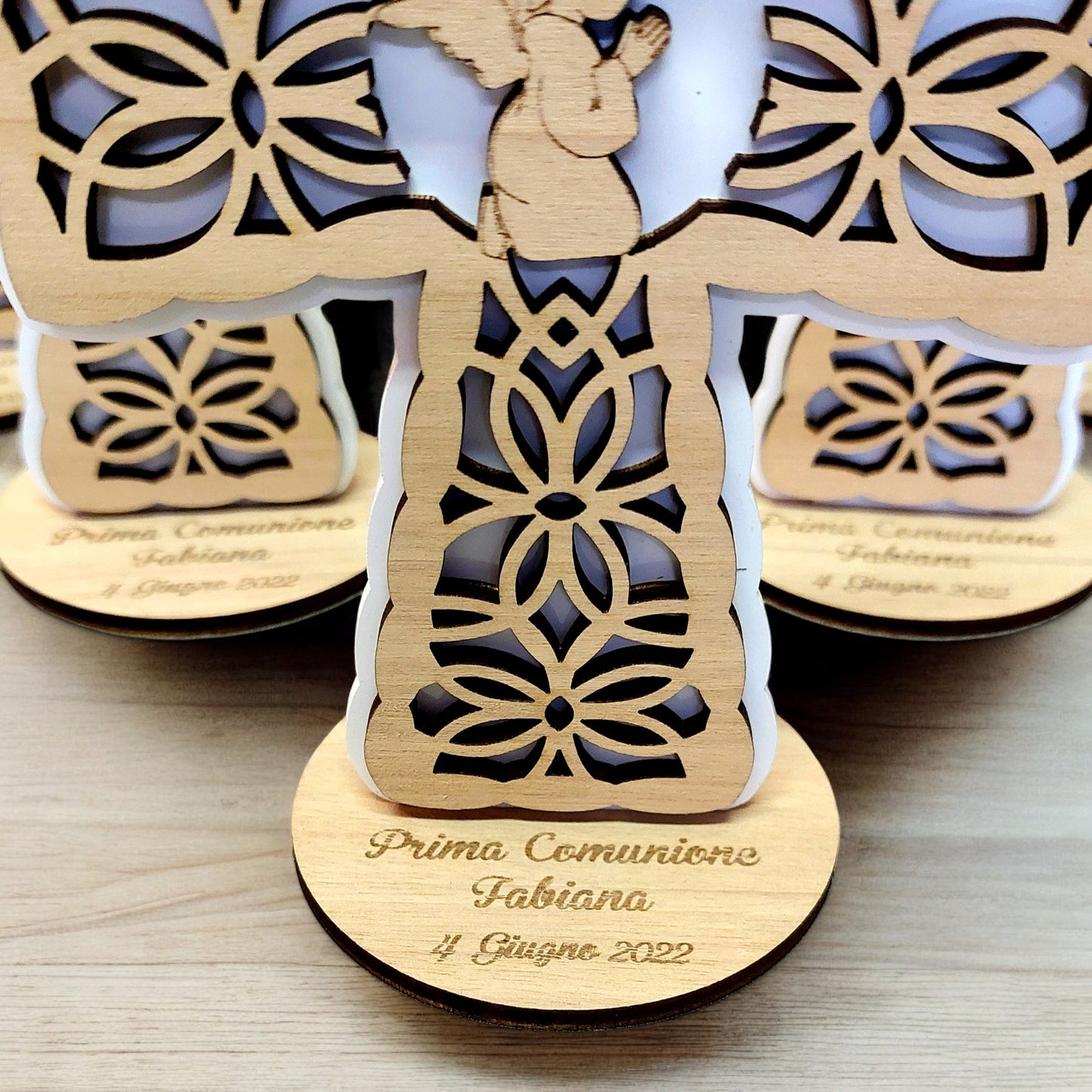 Croce in legno e plexiglass bianco