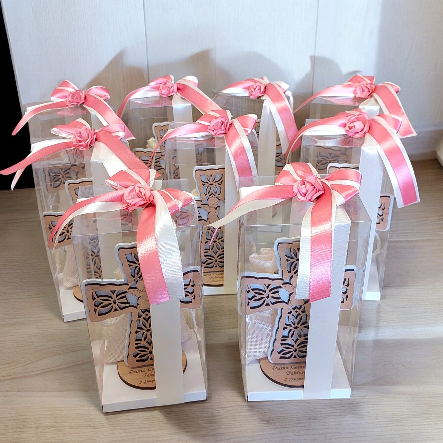 Croce in legno e plexiglass bianco