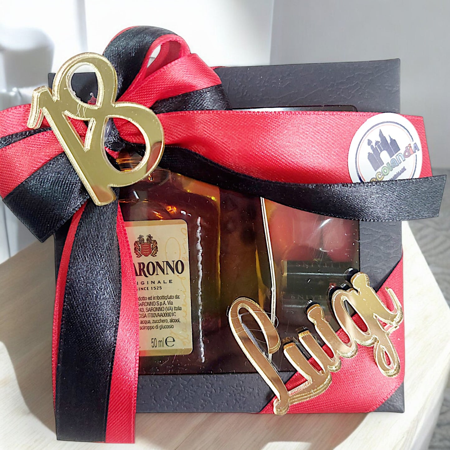 Bomboniera per festa 18 anni, scatola degustazione con confetti, cioccolatini e Disaronno mignon