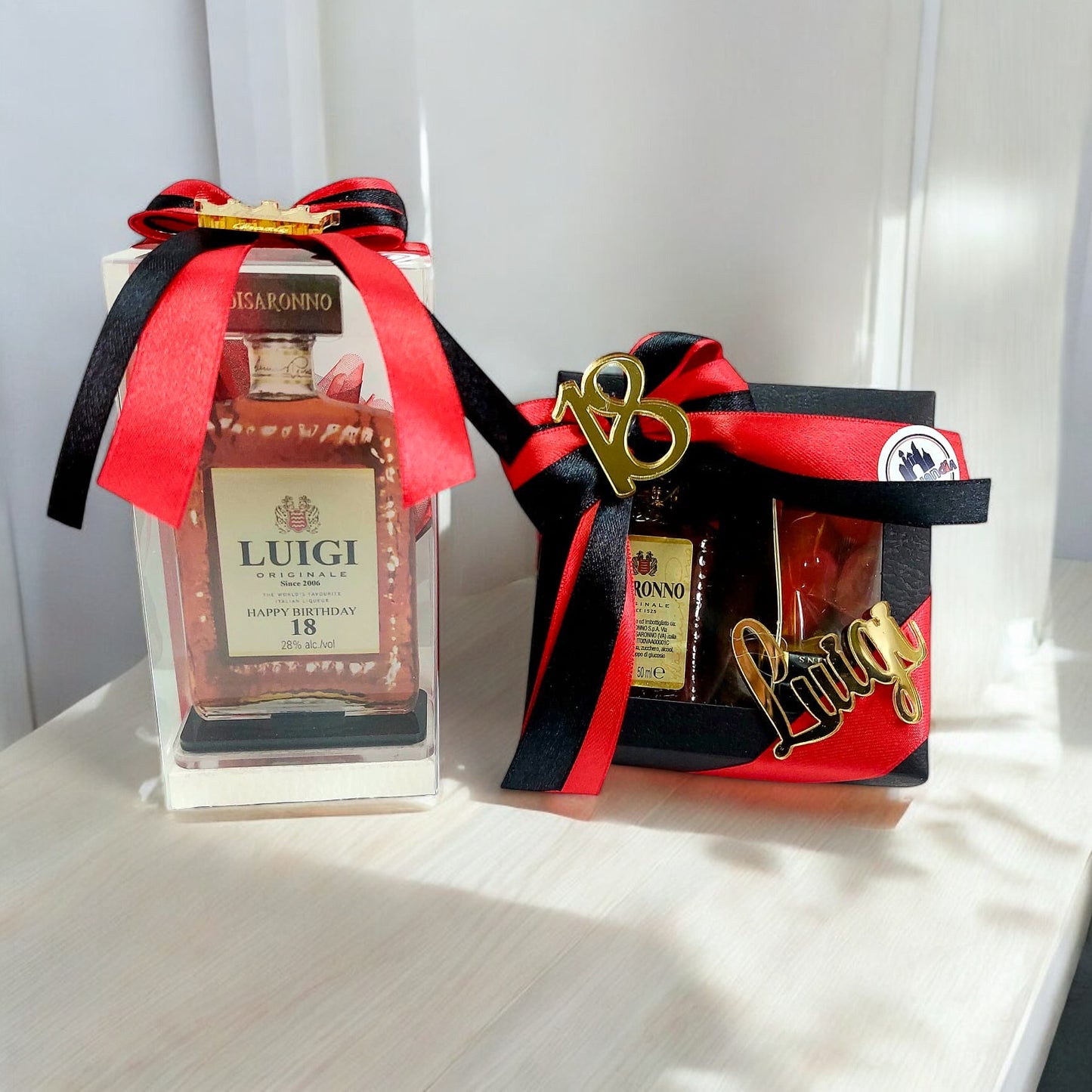 Bomboniera per festa 18 anni, scatola degustazione con confetti, cioccolatini e Disaronno mignon