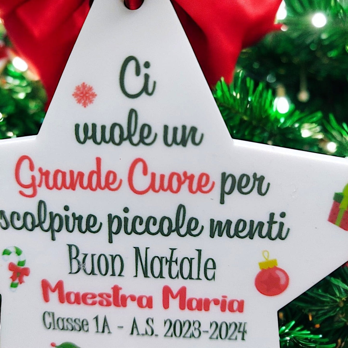 Fiocco natalizio dedicato a maestre e maestri
