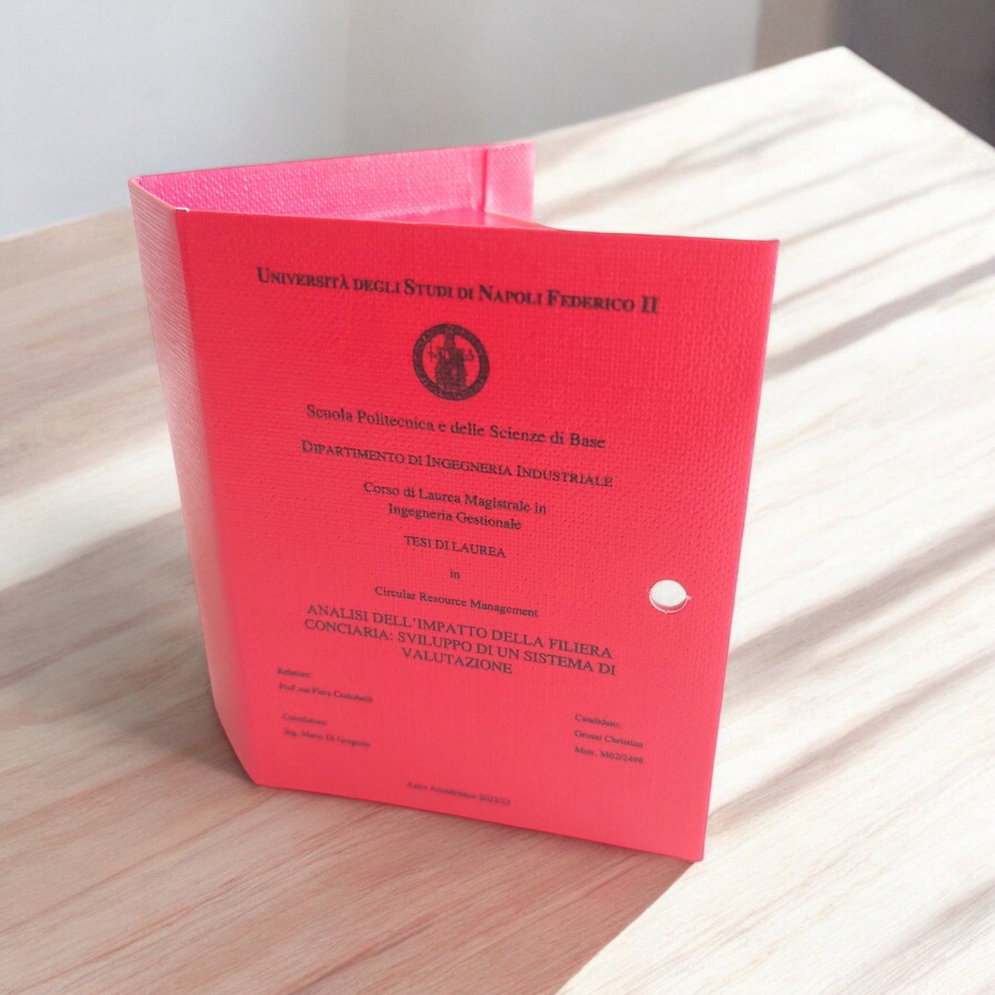 Scatolina porta confetti con copertina tesi di laurea