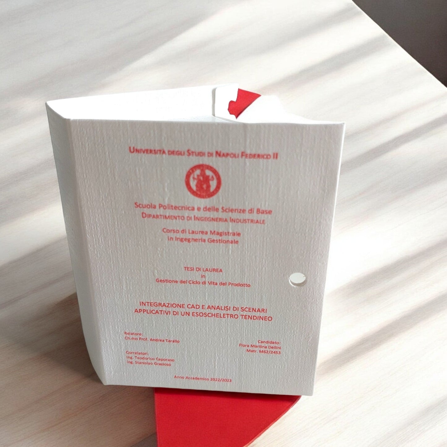 Scatolina porta confetti con copertina tesi di laurea