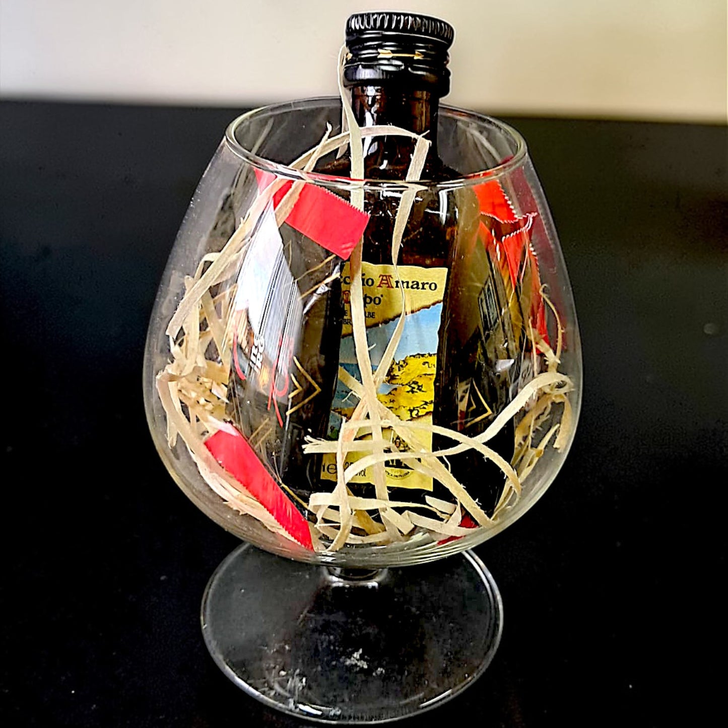 Bomboniera per festa 18 anni, bicchierino con cioccolatini e liquore mignon