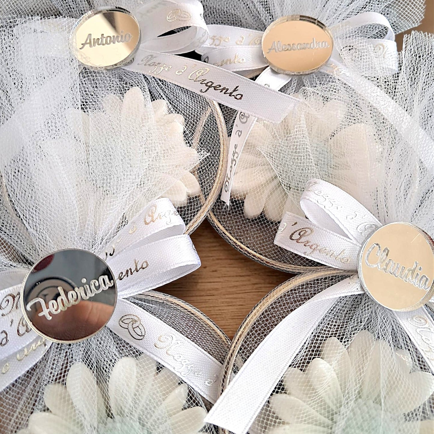 Cerchio metallico con candela a forma di fiore