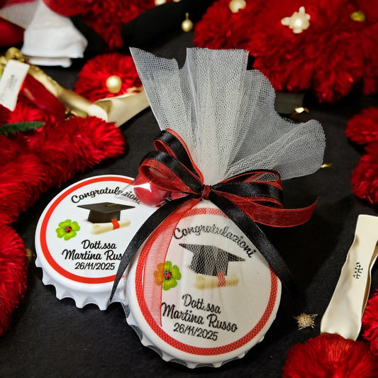 Tappo apribottiglie magnetico, personalizzato in tema laurea